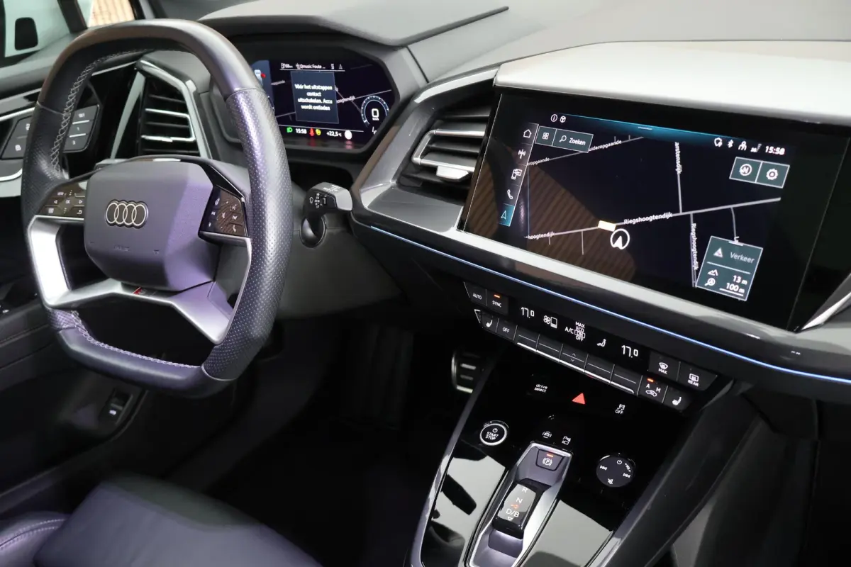 40 Launch edition S Competition 204pk 77 kWh SOH 87% Trekhaak Camera Leder Keyless Stoelverwarming ACC Panoramadak S-Line