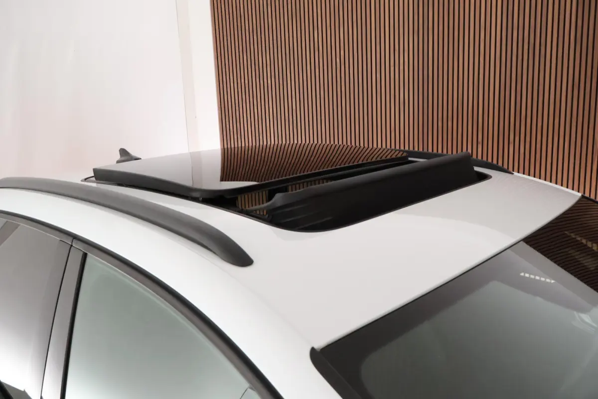 40 Launch edition S Competition 204pk 77 kWh SOH 87% Trekhaak Camera Leder Keyless Stoelverwarming ACC Panoramadak S-Line