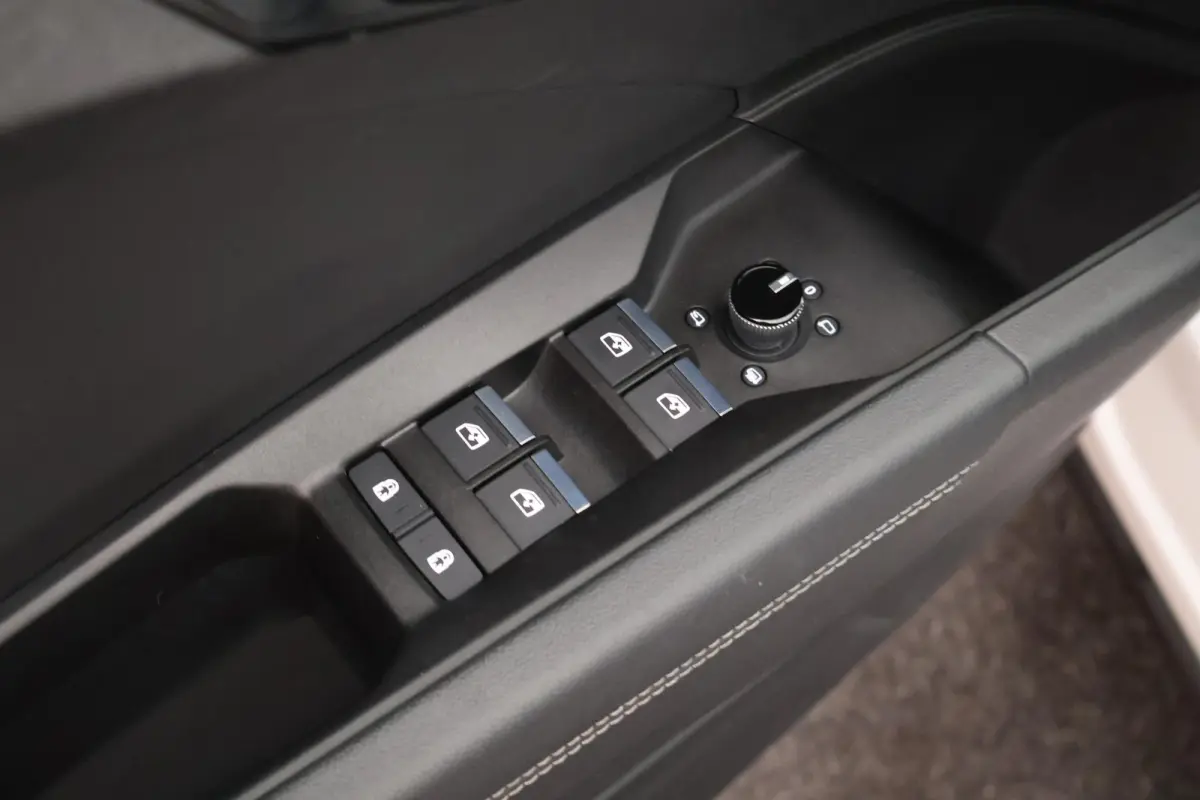 40 Launch edition S Competition 204pk 77 kWh SOH 87% Trekhaak Camera Leder Keyless Stoelverwarming ACC Panoramadak S-Line