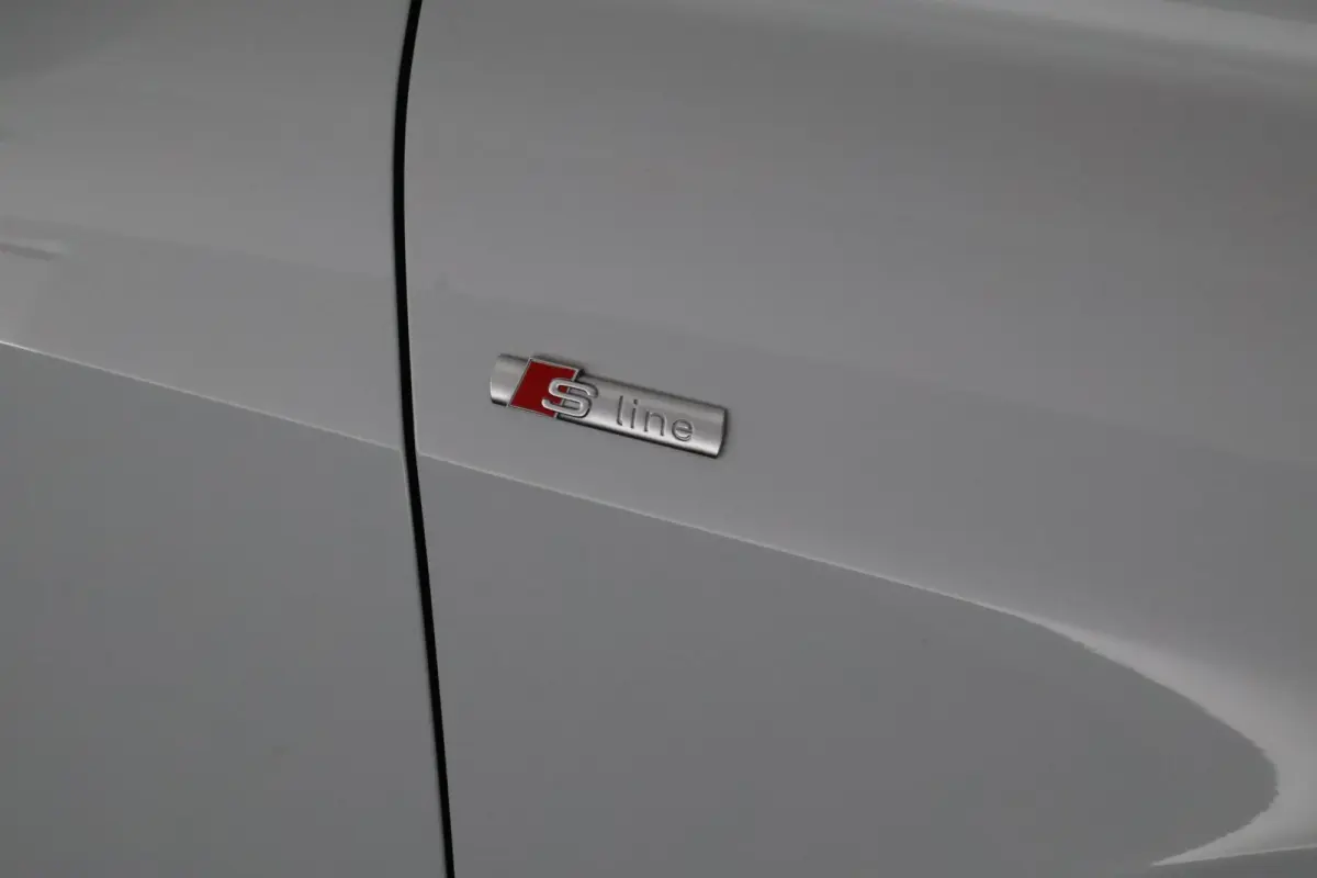 40 Launch edition S Competition 204pk 77 kWh SOH 87% Trekhaak Camera Leder Keyless Stoelverwarming ACC Panoramadak S-Line
