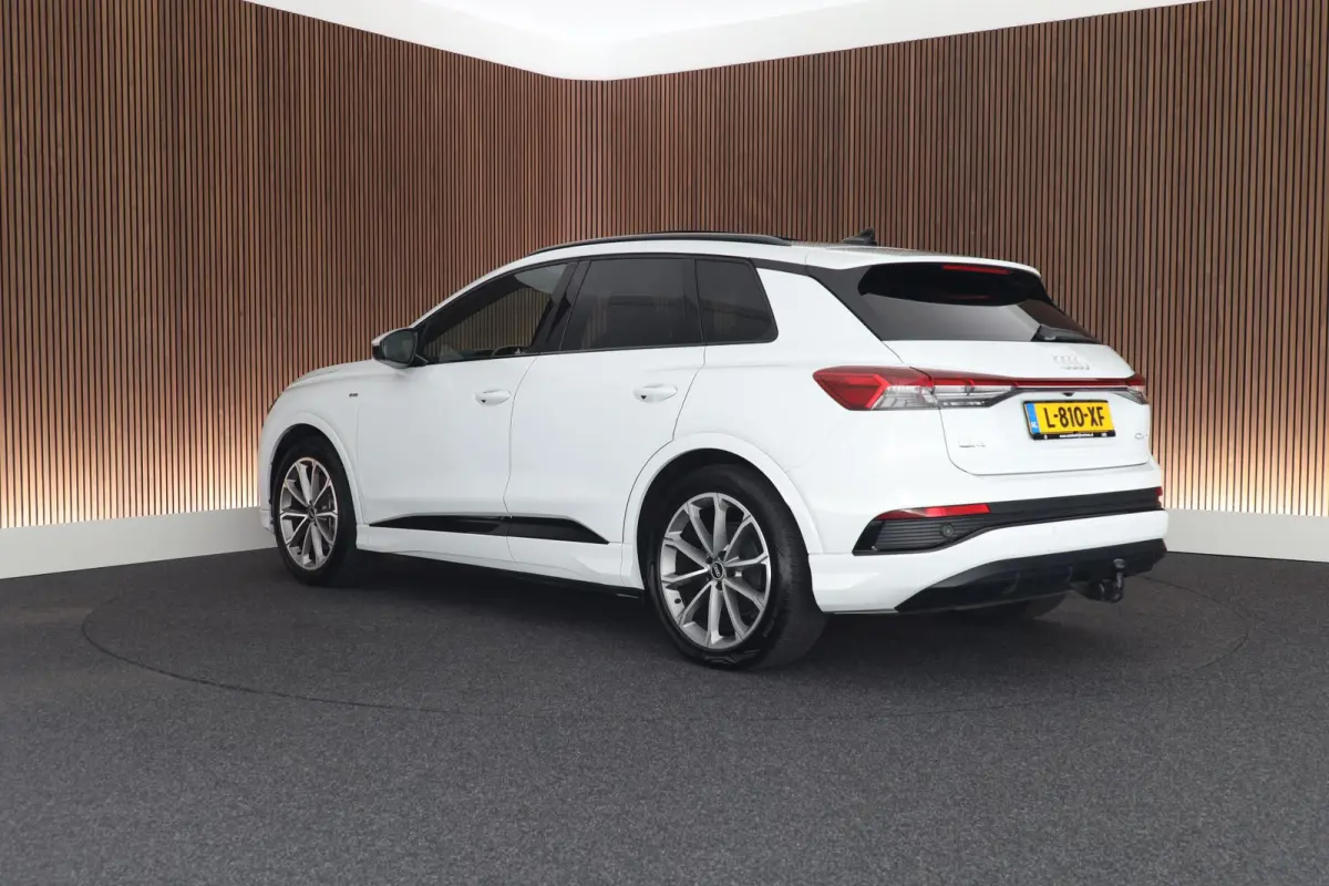 40 Launch edition S Competition 204pk 77 kWh SOH 87% Trekhaak Camera Leder Keyless Stoelverwarming ACC Panoramadak S-Line