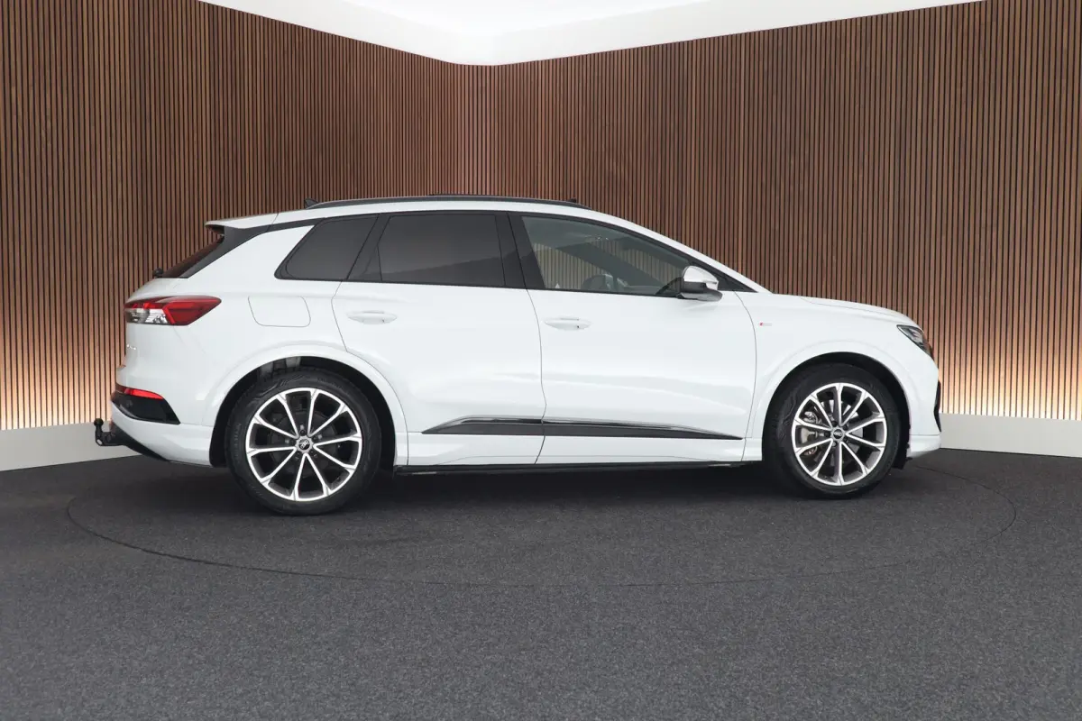 40 Launch edition S Competition 204pk 77 kWh SOH 87% Trekhaak Camera Leder Keyless Stoelverwarming ACC Panoramadak S-Line