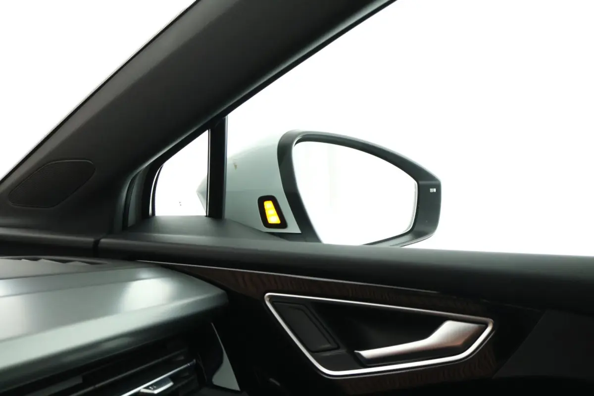 40 Launch edition S Competition 204pk 77 kWh SOH 87% Trekhaak Camera Leder Keyless Stoelverwarming ACC Panoramadak S-Line