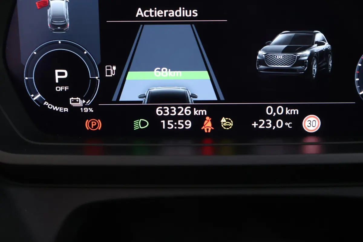 40 Launch edition S Competition 204pk 77 kWh SOH 87% Trekhaak Camera Leder Keyless Stoelverwarming ACC Panoramadak S-Line