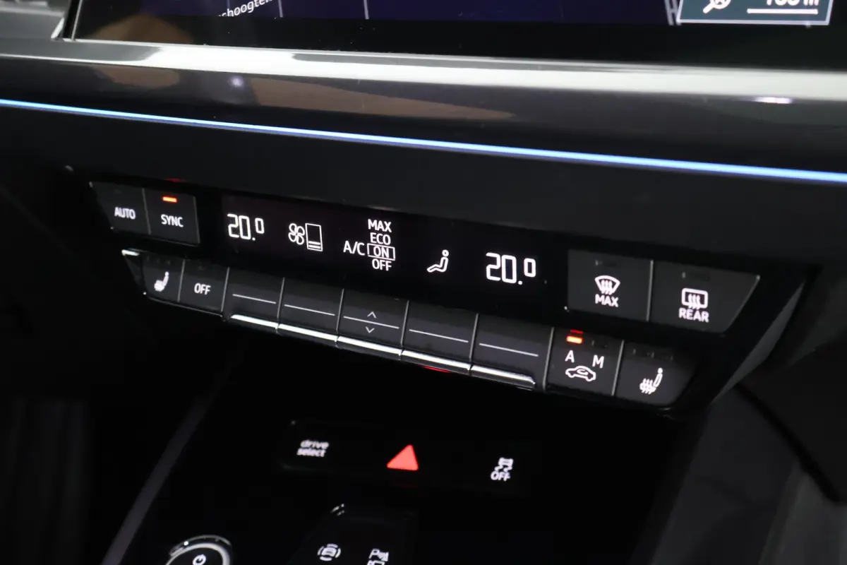 40 Launch edition S Competition 204pk 77 kWh SOH 87% Trekhaak Camera Leder Keyless Stoelverwarming ACC Panoramadak S-Line