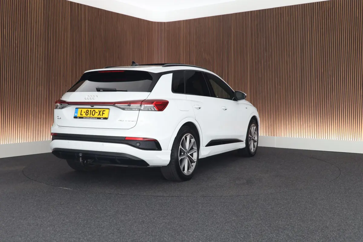 40 Launch edition S Competition 204pk 77 kWh SOH 87% Trekhaak Camera Leder Keyless Stoelverwarming ACC Panoramadak S-Line