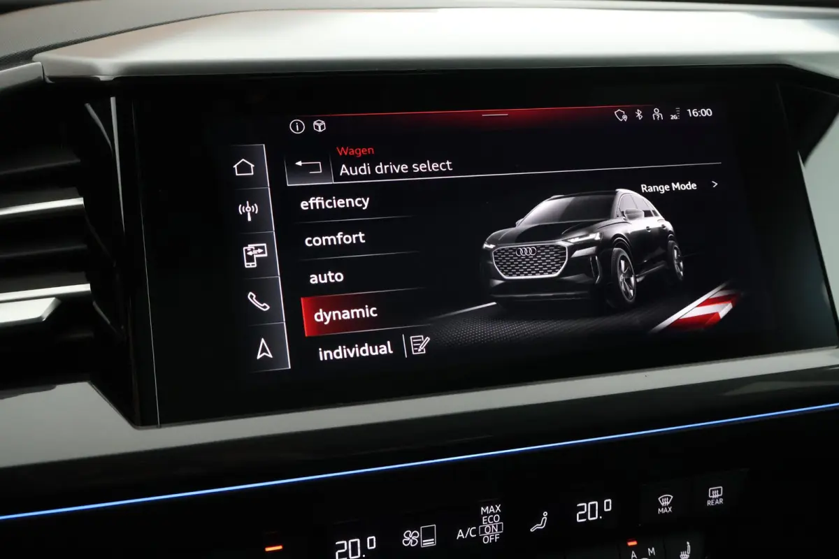 40 Launch edition S Competition 204pk 77 kWh SOH 87% Trekhaak Camera Leder Keyless Stoelverwarming ACC Panoramadak S-Line