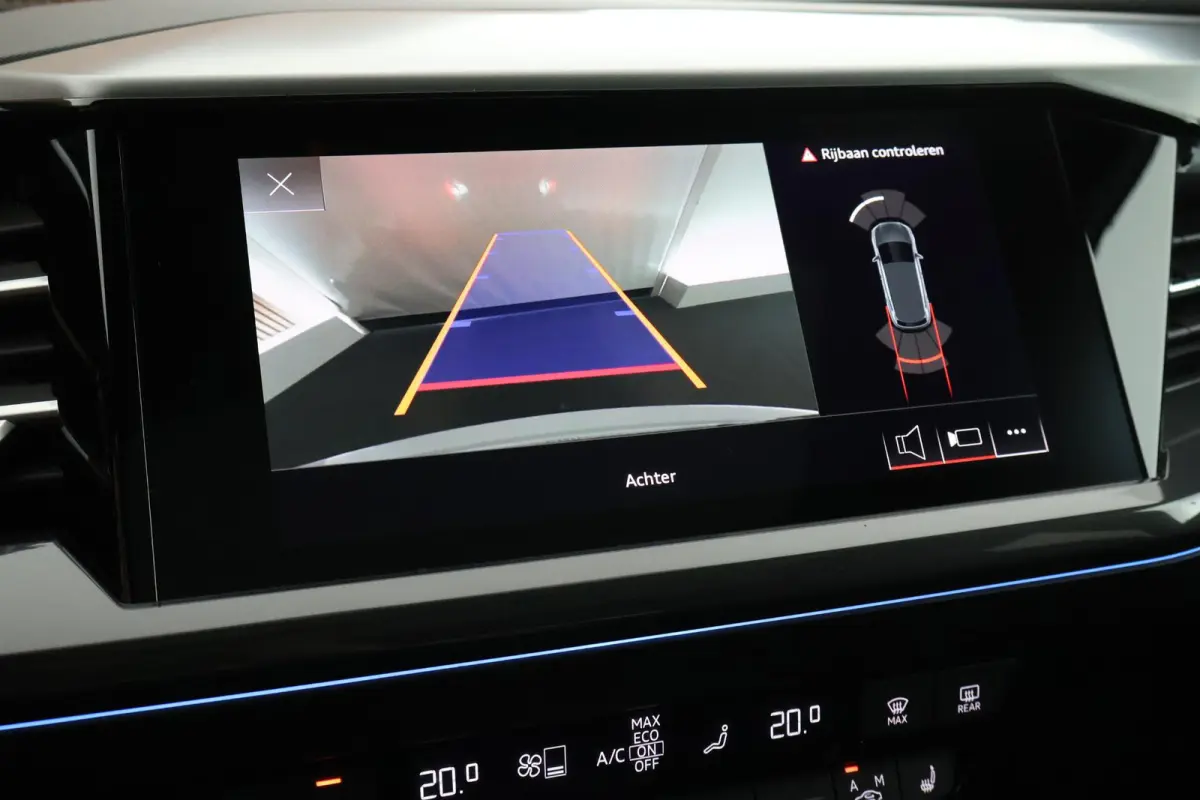 40 Launch edition S Competition 204pk 77 kWh SOH 87% Trekhaak Camera Leder Keyless Stoelverwarming ACC Panoramadak S-Line