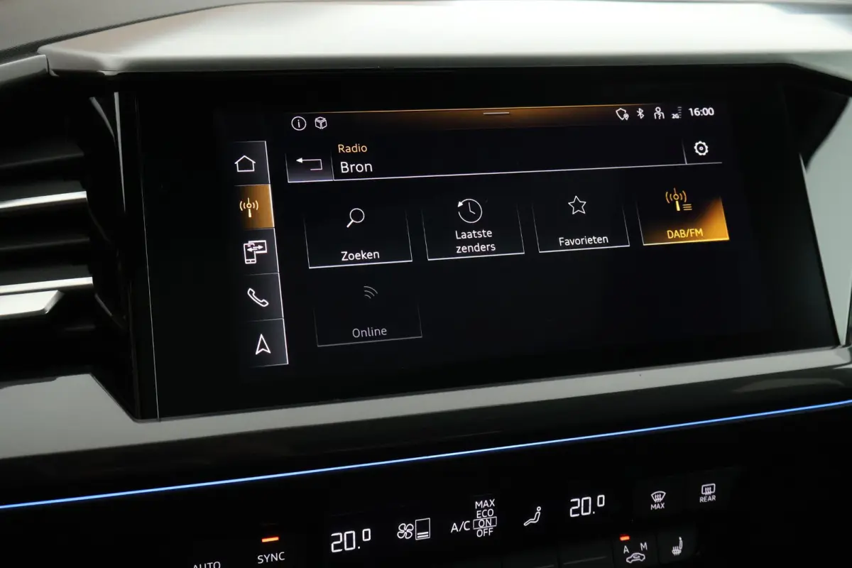 40 Launch edition S Competition 204pk 77 kWh SOH 87% Trekhaak Camera Leder Keyless Stoelverwarming ACC Panoramadak S-Line