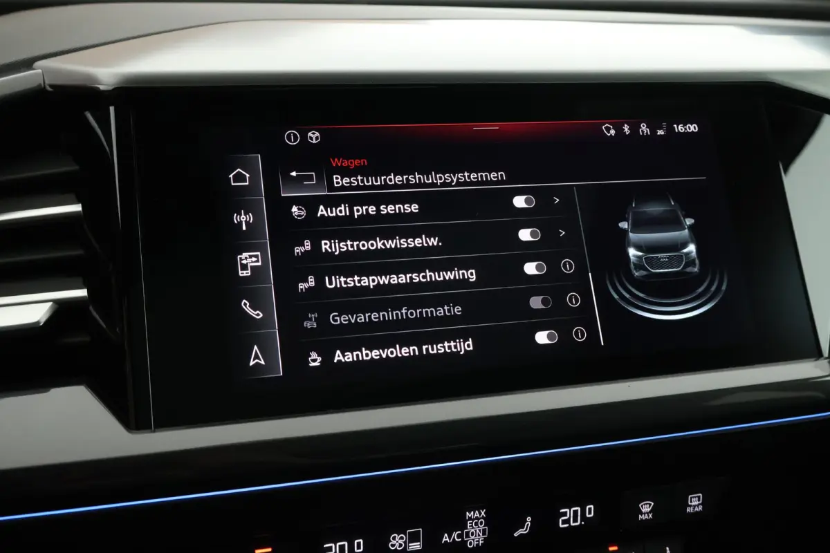 40 Launch edition S Competition 204pk 77 kWh SOH 87% Trekhaak Camera Leder Keyless Stoelverwarming ACC Panoramadak S-Line