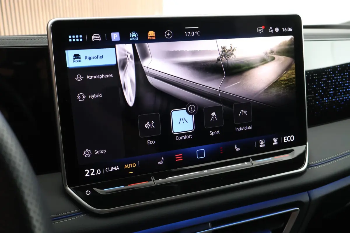 1.5 204pk eHybrid R-Line Edition Black Style Trekhaak 360Camera Keyless Massage Panoramadak Navigatie