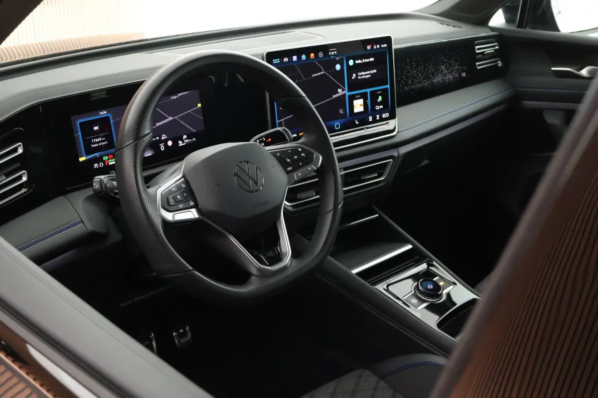 1.5 204pk eHybrid R-Line Edition Black Style Trekhaak 360Camera Keyless Massage Panoramadak Navigatie