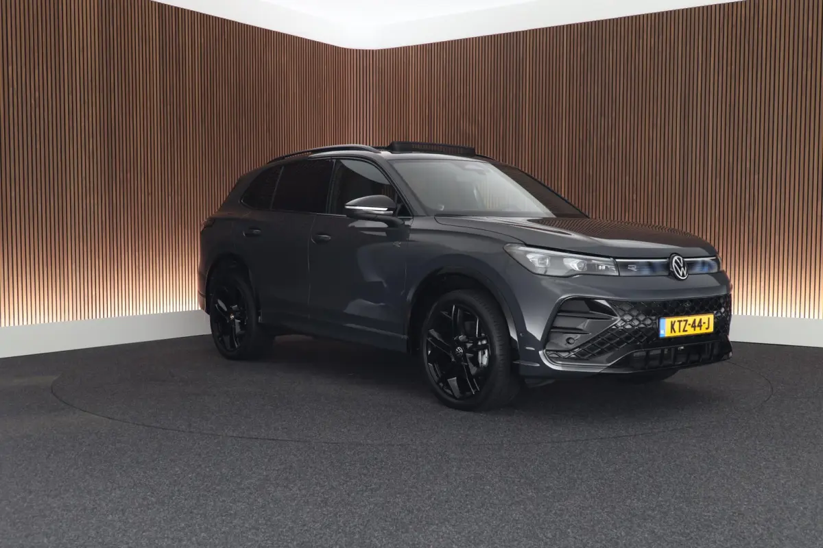 1.5 204pk eHybrid R-Line Edition Black Style Trekhaak 360Camera Keyless Massage Panoramadak Navigatie