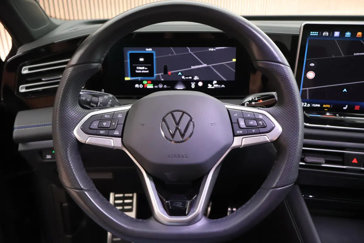 1.5 204pk eHybrid R-Line Edition Black Style Trekhaak 360Camera Keyless Massage Panoramadak Navigatie