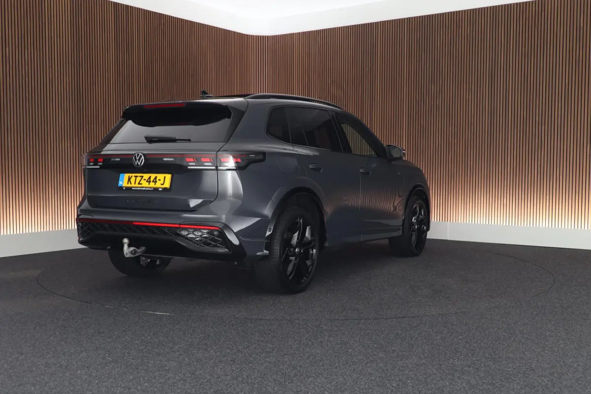 1.5 204pk eHybrid R-Line Edition Black Style Trekhaak 360Camera Keyless Massage Panoramadak Navigatie