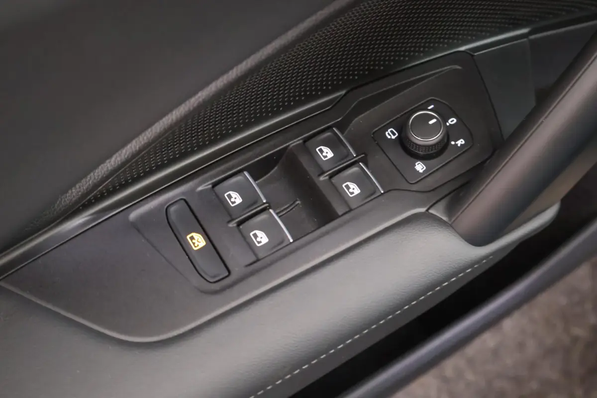 1.5 204pk eHybrid R-Line Edition Black Style Trekhaak 360Camera Keyless Massage Panoramadak Navigatie