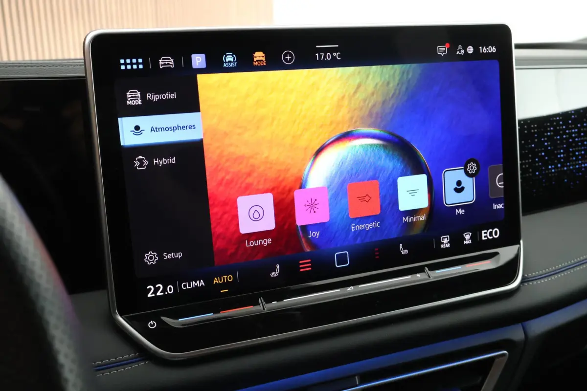 1.5 204pk eHybrid R-Line Edition Black Style Trekhaak 360Camera Keyless Massage Panoramadak Navigatie