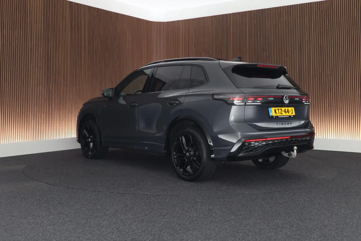 1.5 204pk eHybrid R-Line Edition Black Style Trekhaak 360Camera Keyless Massage Panoramadak Navigatie