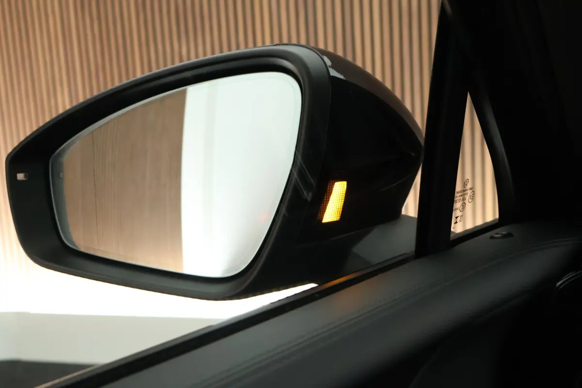1.5 204pk eHybrid R-Line Edition Black Style Trekhaak 360Camera Keyless Massage Panoramadak Navigatie
