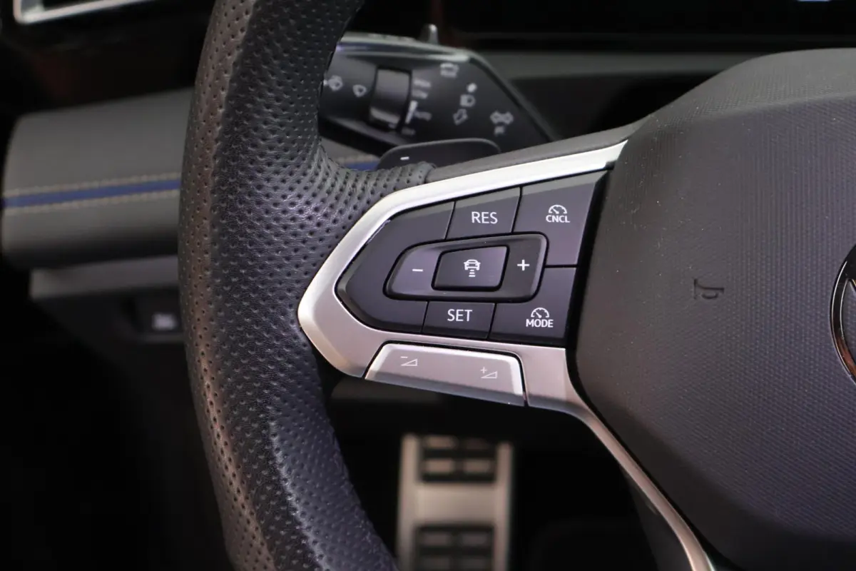 1.5 204pk eHybrid R-Line Edition Black Style Trekhaak 360Camera Keyless Massage Panoramadak Navigatie