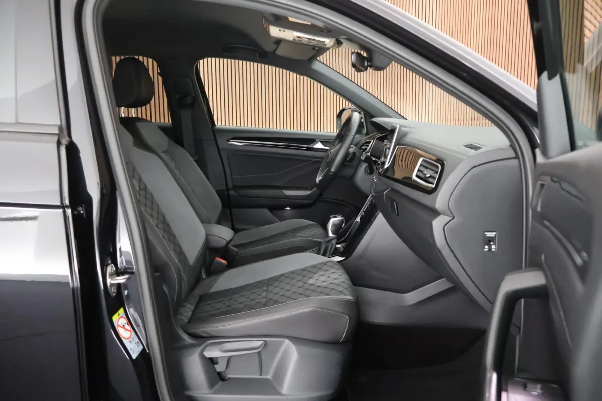 1.5 TSI 150pk DSG R-Line Business+ Trekhaak Camera Keyless LED Stoelverwarming Virtual Cockpit Navigatie