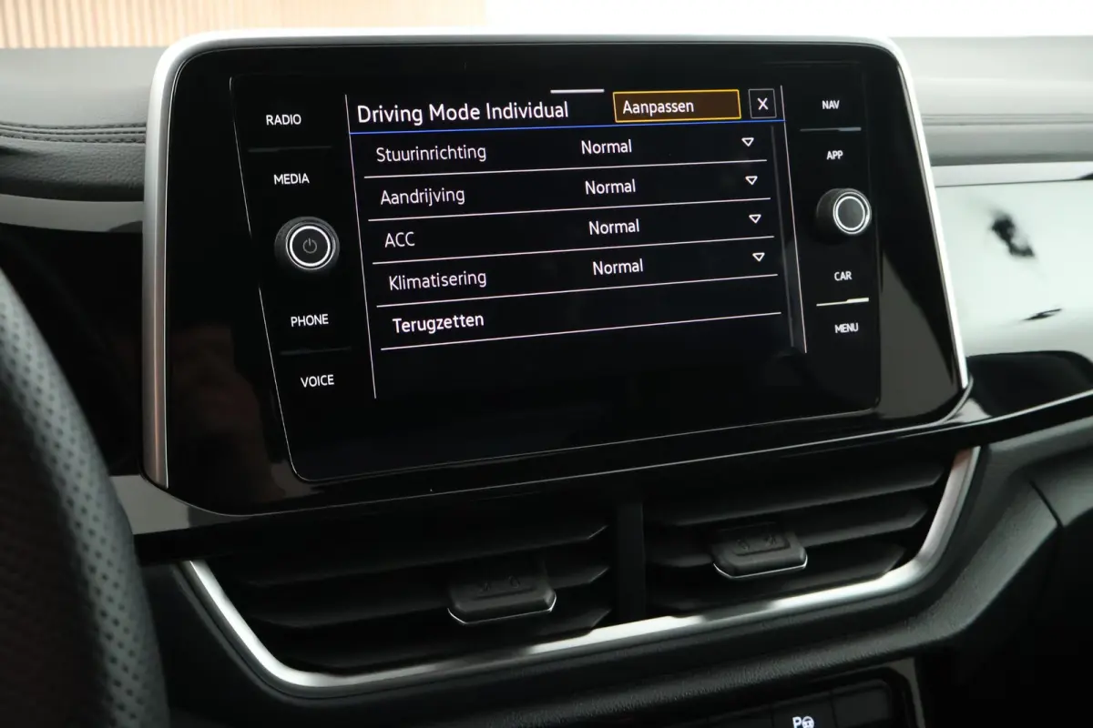 1.5 TSI 150pk DSG R-Line Business+ Trekhaak Camera Keyless LED Stoelverwarming Virtual Cockpit Navigatie