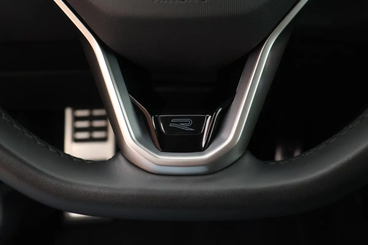 1.5 TSI 150pk DSG R-Line Business+ Trekhaak Camera Keyless LED Stoelverwarming Virtual Cockpit Navigatie