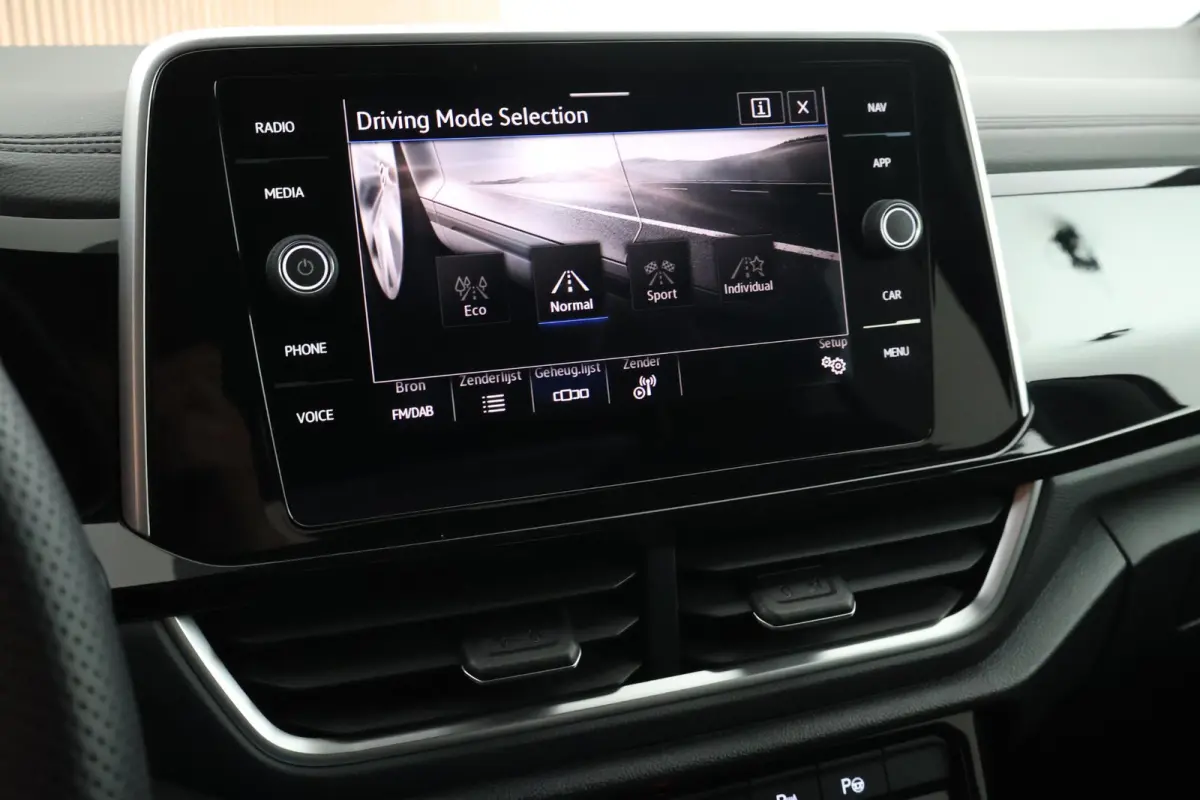 1.5 TSI 150pk DSG R-Line Business+ Trekhaak Camera Keyless LED Stoelverwarming Virtual Cockpit Navigatie