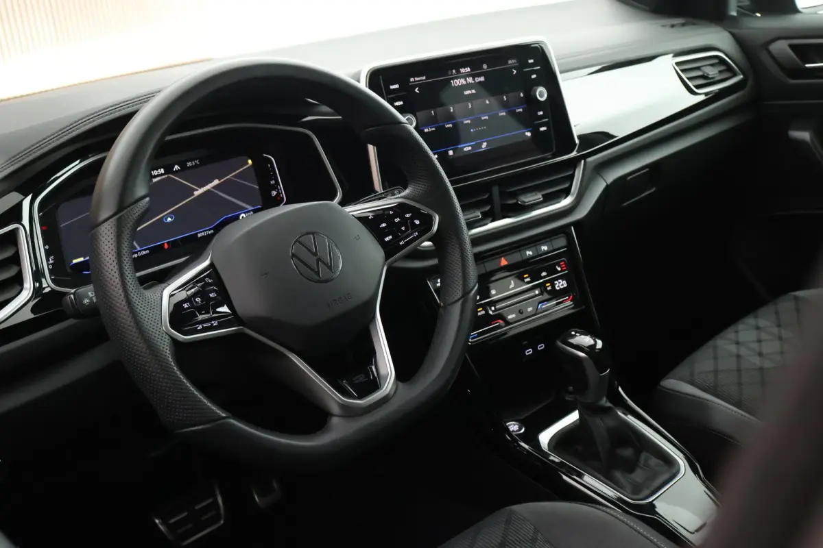 1.5 TSI 150pk DSG R-Line Business+ Trekhaak Camera Keyless LED Stoelverwarming Virtual Cockpit Navigatie