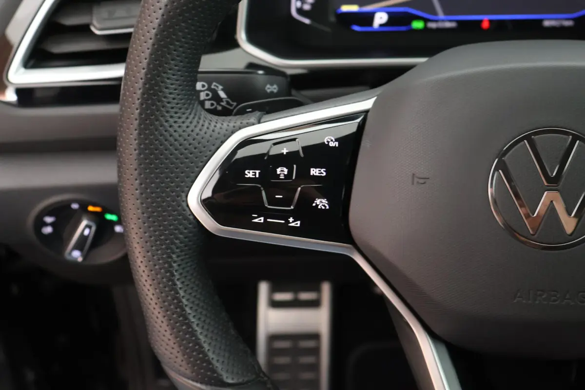 1.5 TSI 150pk DSG R-Line Business+ Trekhaak Camera Keyless LED Stoelverwarming Virtual Cockpit Navigatie