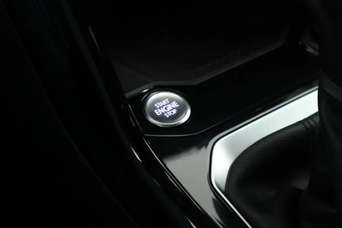 1.5 TSI 150pk DSG R-Line Business+ Trekhaak Camera Keyless LED Stoelverwarming Virtual Cockpit Navigatie