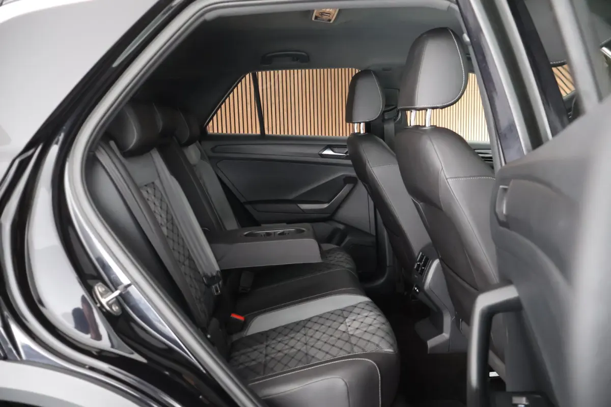 1.5 TSI 150pk DSG R-Line Business+ Trekhaak Camera Keyless LED Stoelverwarming Virtual Cockpit Navigatie