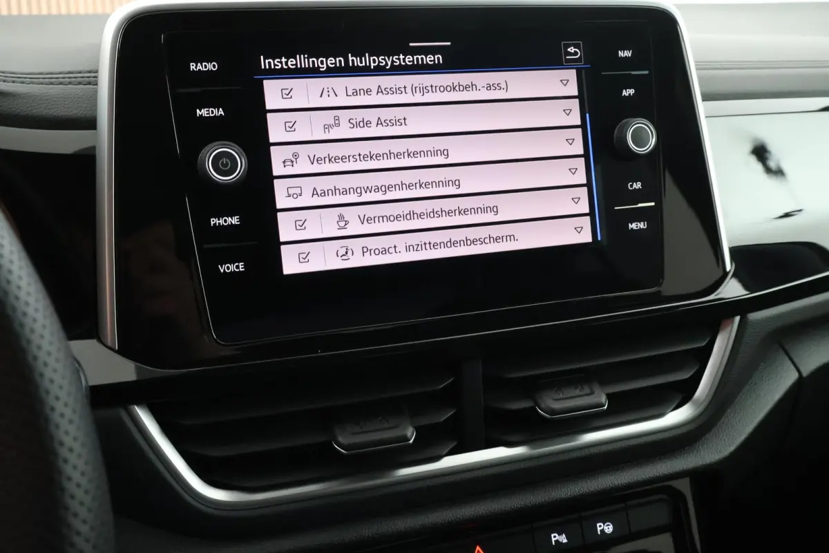 1.5 TSI 150pk DSG R-Line Business+ Trekhaak Camera Keyless LED Stoelverwarming Virtual Cockpit Navigatie