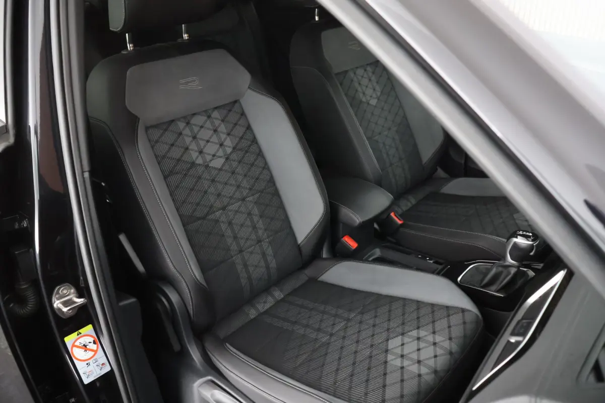 1.5 TSI 150pk DSG R-Line Business+ Trekhaak Camera Keyless LED Stoelverwarming Virtual Cockpit Navigatie