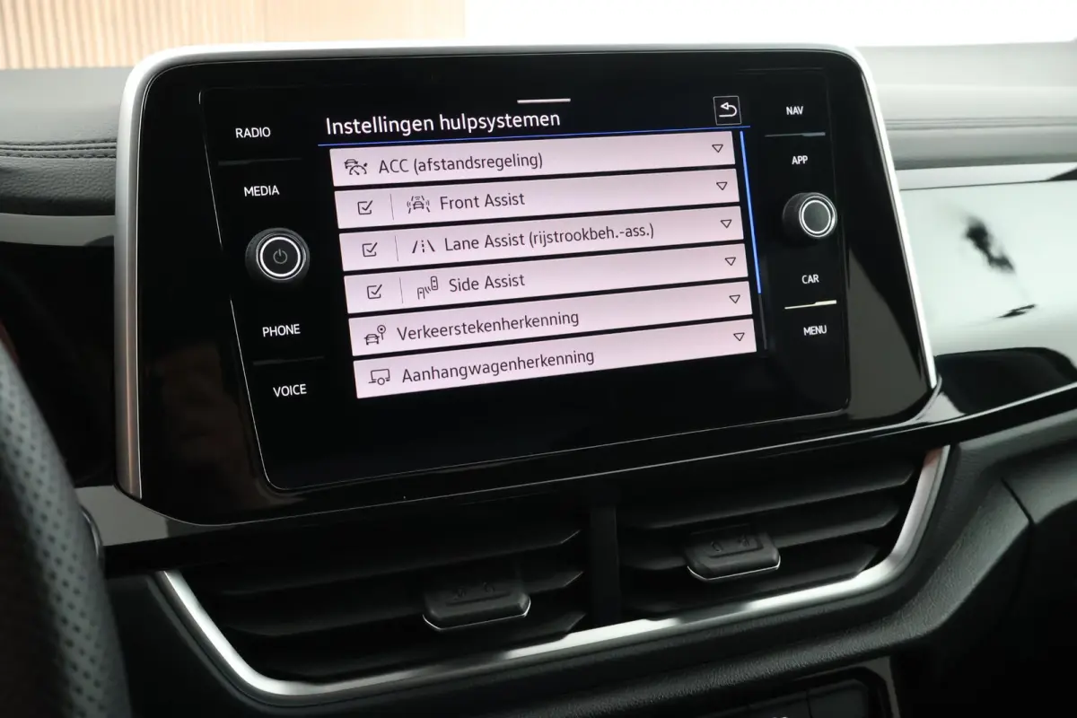 1.5 TSI 150pk DSG R-Line Business+ Trekhaak Camera Keyless LED Stoelverwarming Virtual Cockpit Navigatie