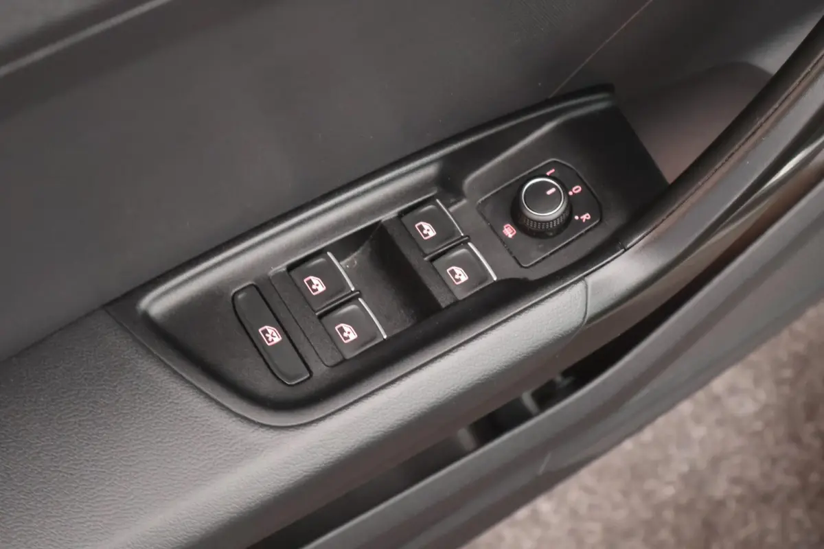 25 TFSI 95pk S edition LED Cruise Control Carplay 2x S-Line