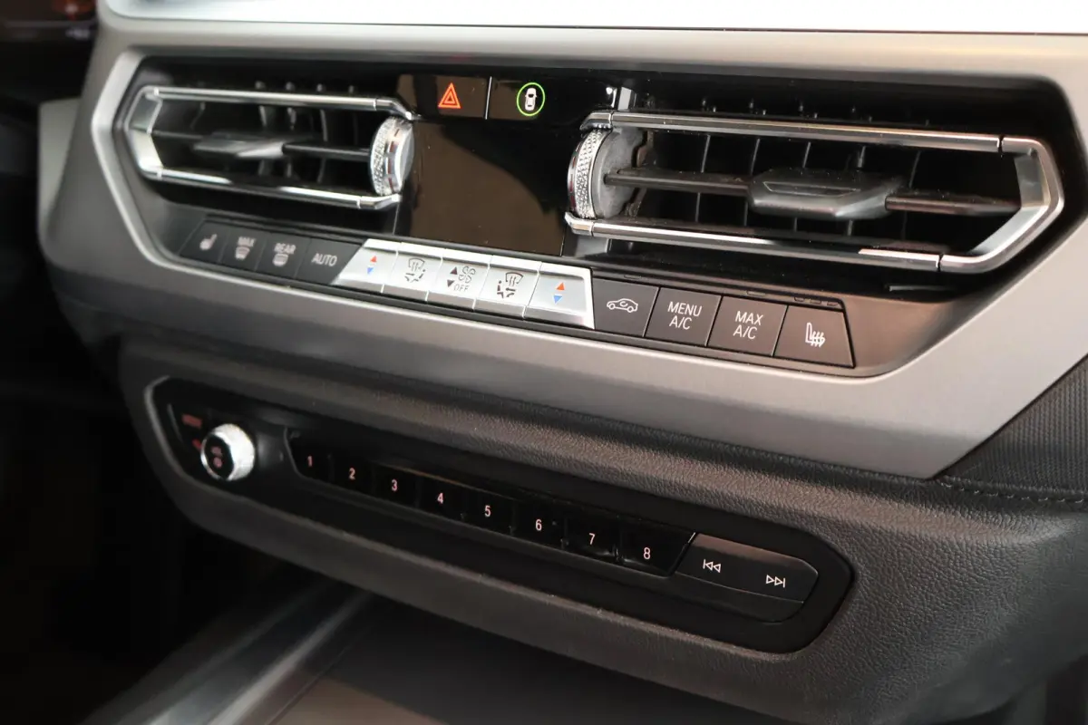 sDrive20i 197pk High Executive Stoelverwarming Leder LED Navigatie