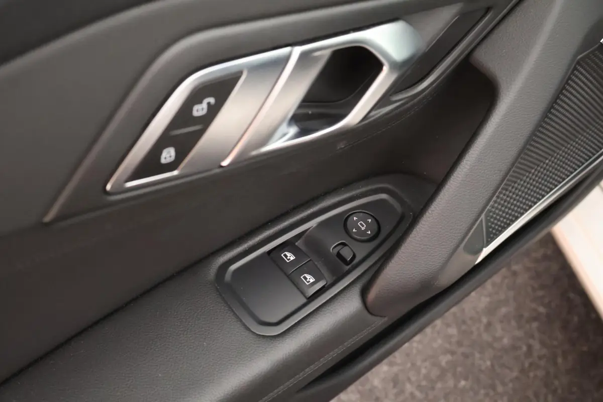sDrive20i 197pk High Executive Stoelverwarming Leder LED Navigatie