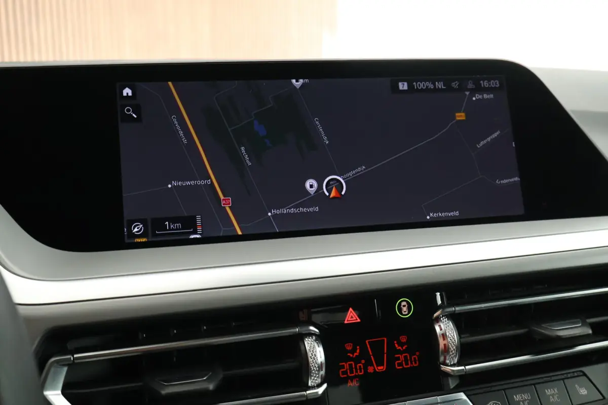 sDrive20i 197pk High Executive Stoelverwarming Leder LED Navigatie