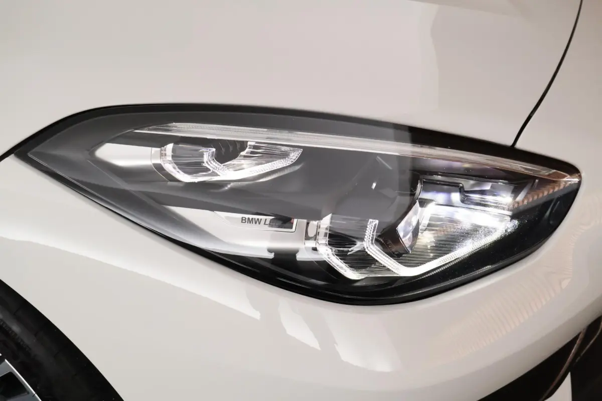 sDrive20i 197pk High Executive Stoelverwarming Leder LED Navigatie
