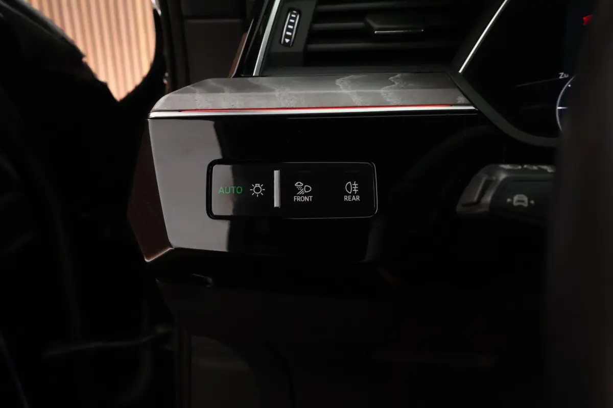 50 quattro 340pk Advanced Edition 95 kWh SOH 100% Camera Memory ACC HUD Stoelverwarming Keyless Navigatie