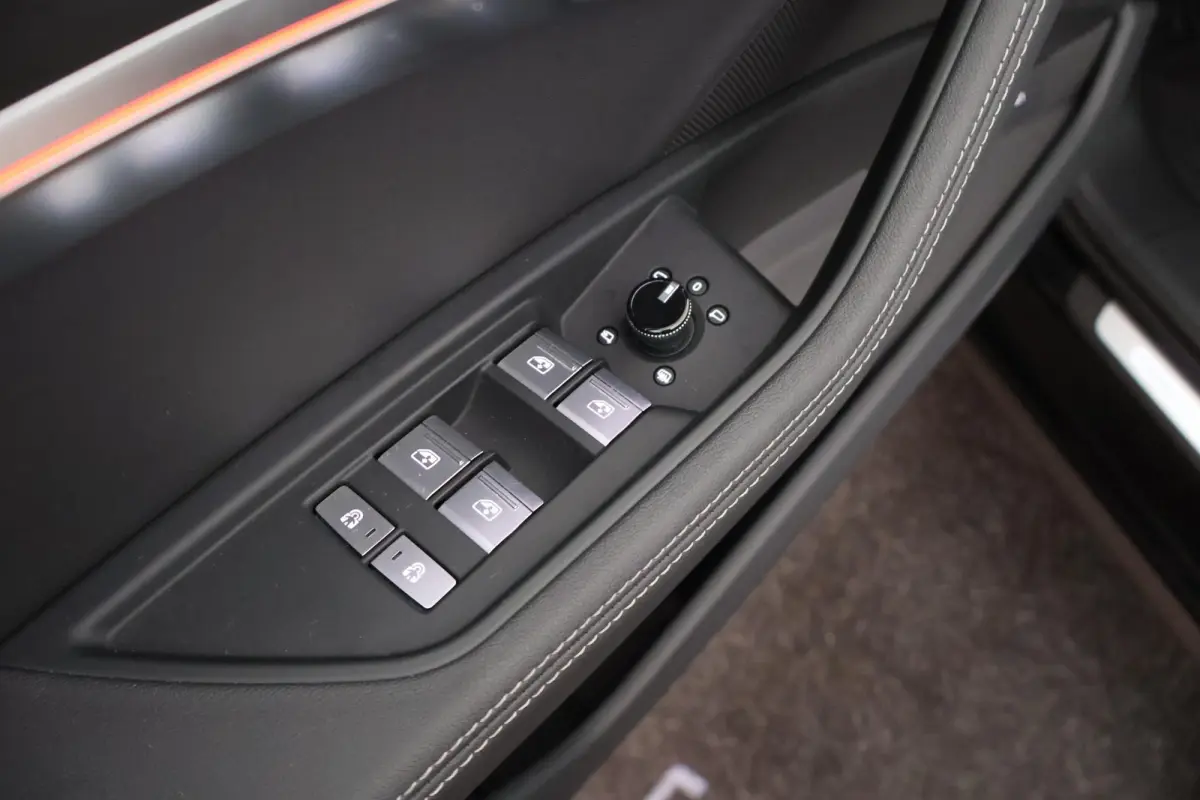 50 quattro 340pk Advanced Edition 95 kWh SOH 100% Camera Memory ACC HUD Stoelverwarming Keyless Navigatie