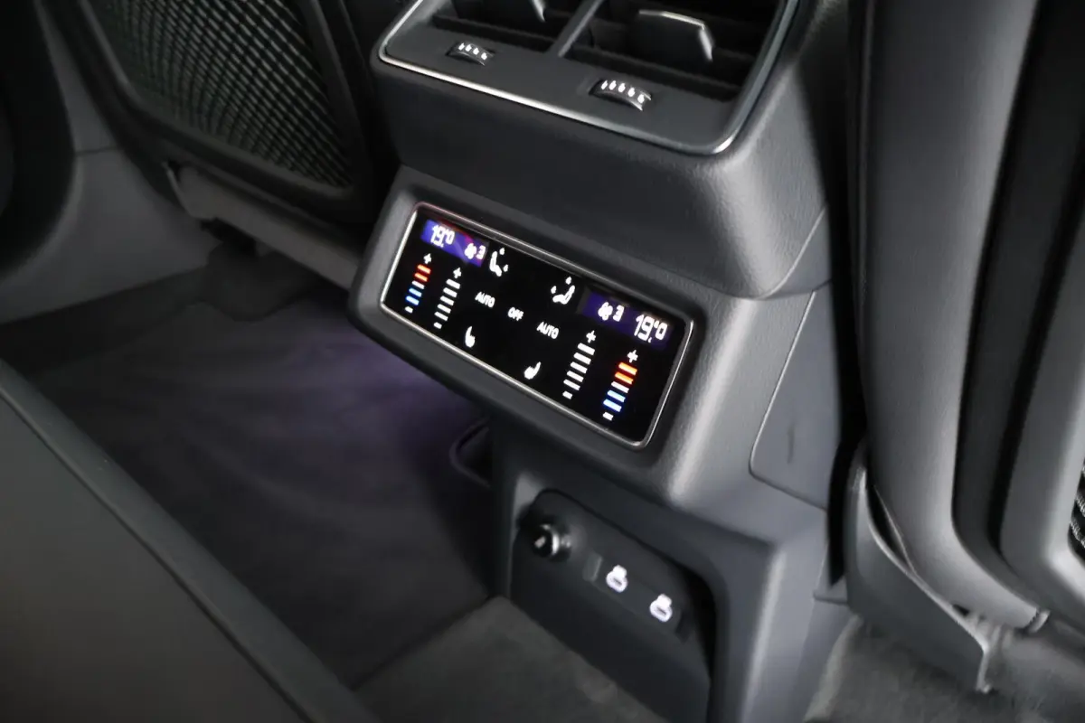 50 quattro 340pk Advanced Edition 95 kWh SOH 100% Camera Memory ACC HUD Stoelverwarming Keyless Navigatie