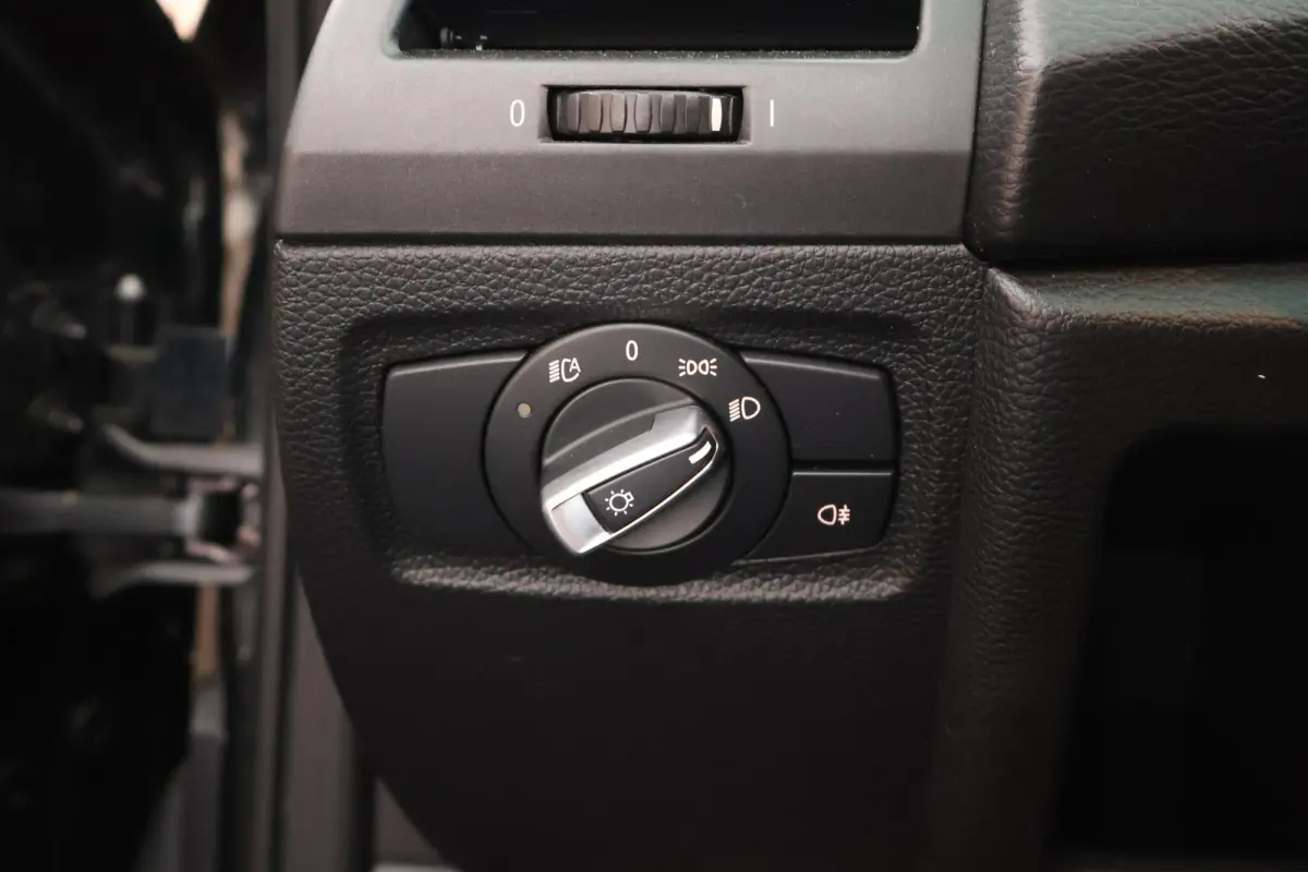 135i Automaat Exclusive Edition M Pakket Leer Xenon Harman Kardon Windscherm Stoelverwarming Navigatie