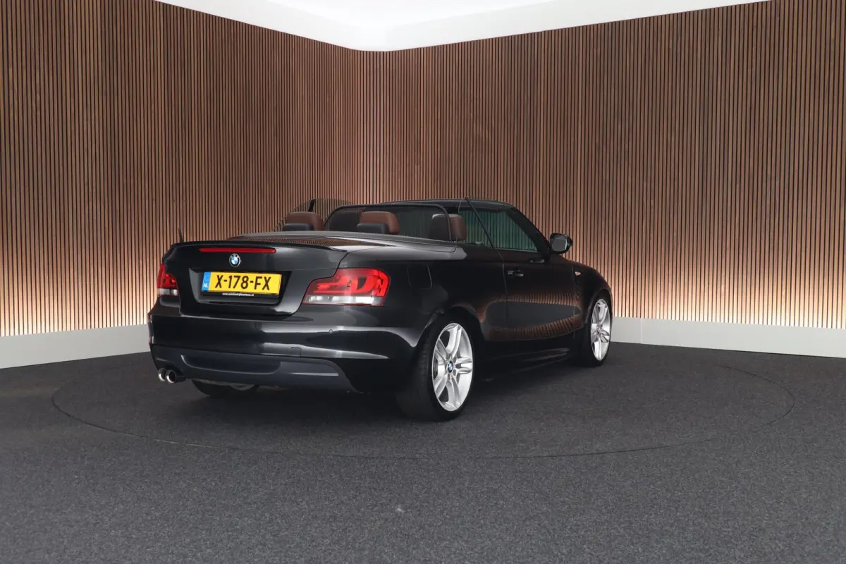 135i Automaat Exclusive Edition M Pakket Leer Xenon Harman Kardon Windscherm Stoelverwarming Navigatie