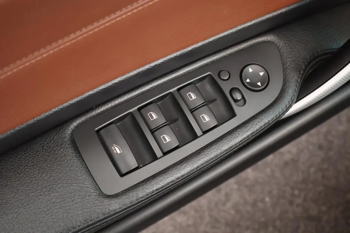 135i Automaat Exclusive Edition M Pakket Leer Xenon Harman Kardon Windscherm Stoelverwarming Navigatie