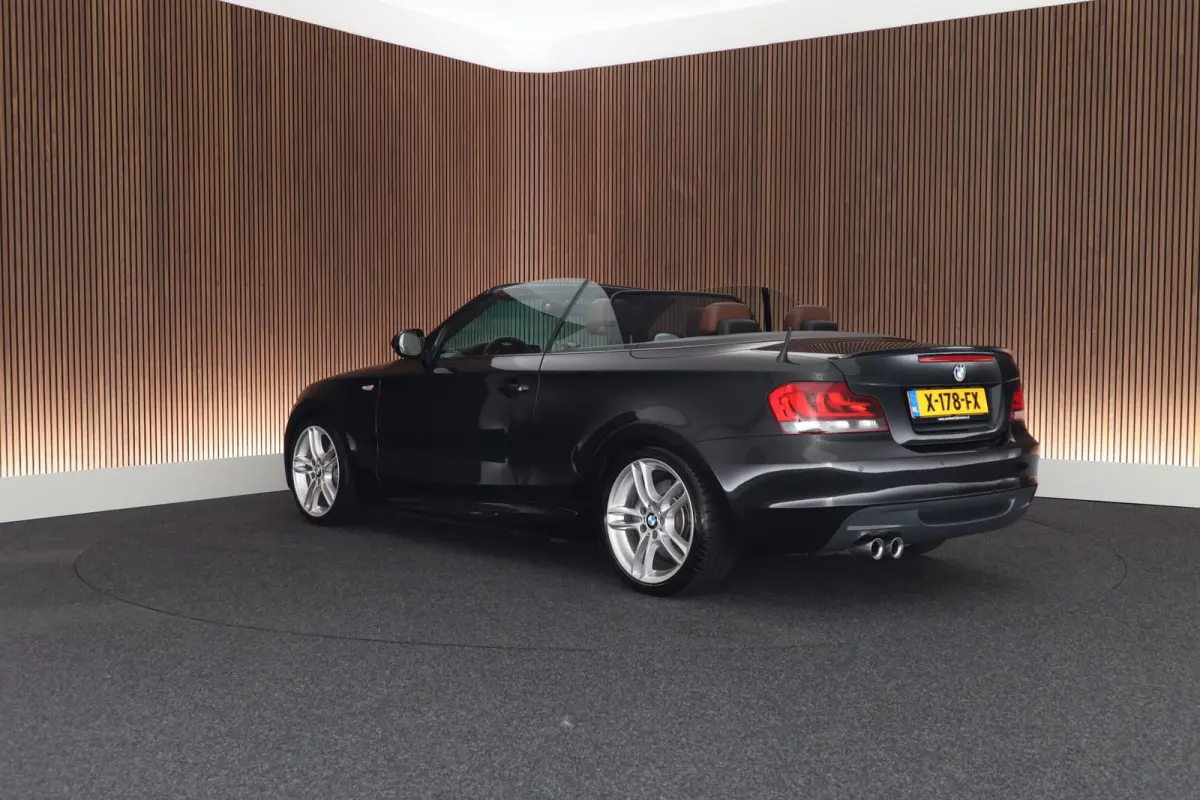 135i Automaat Exclusive Edition M Pakket Leer Xenon Harman Kardon Windscherm Stoelverwarming Navigatie
