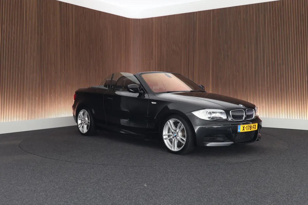 135i Automaat Exclusive Edition M Pakket Leer Xenon Harman Kardon Windscherm Stoelverwarming Navigatie