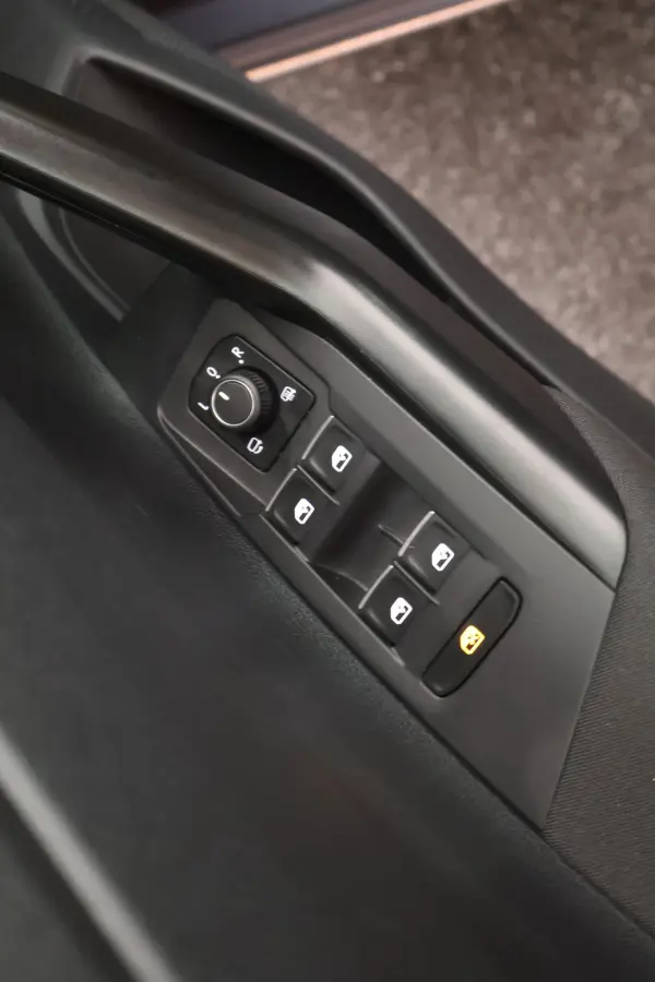 1.0 TSI 95pk Style LED Koplampen Parkeersensoren Virtual Cockpit Navigatie