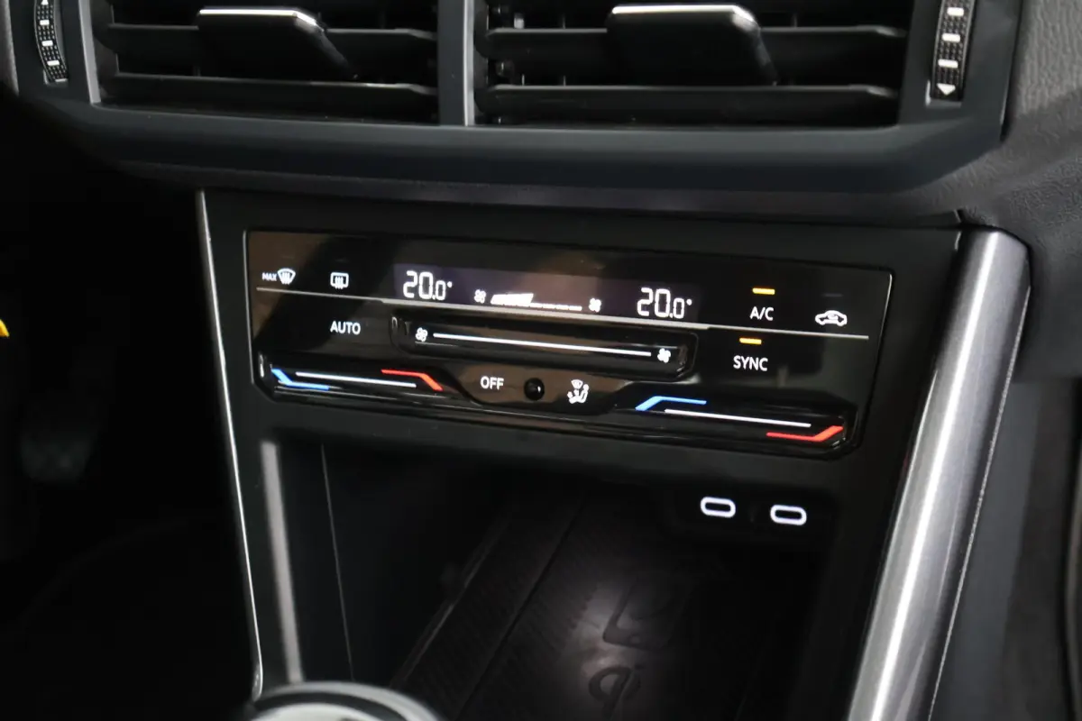 1.0 TSI 95pk Style LED Koplampen Parkeersensoren Virtual Cockpit Navigatie